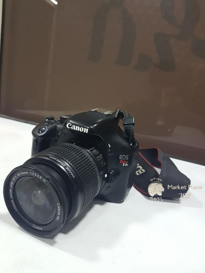 Canon D1100