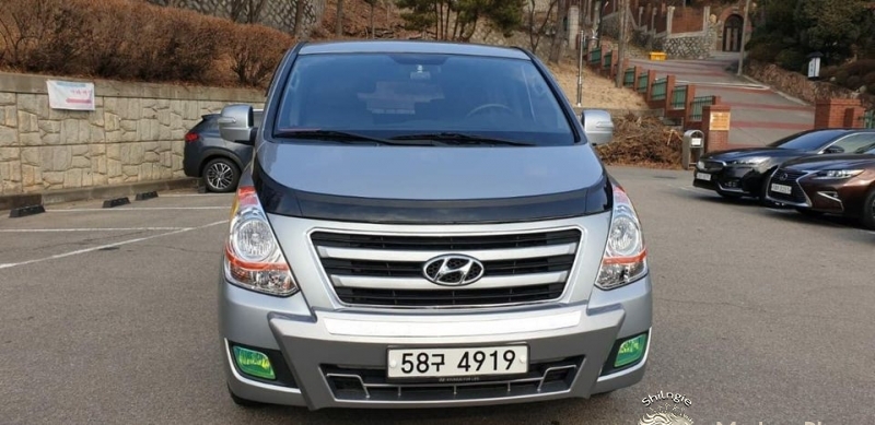 Hyundai Starex