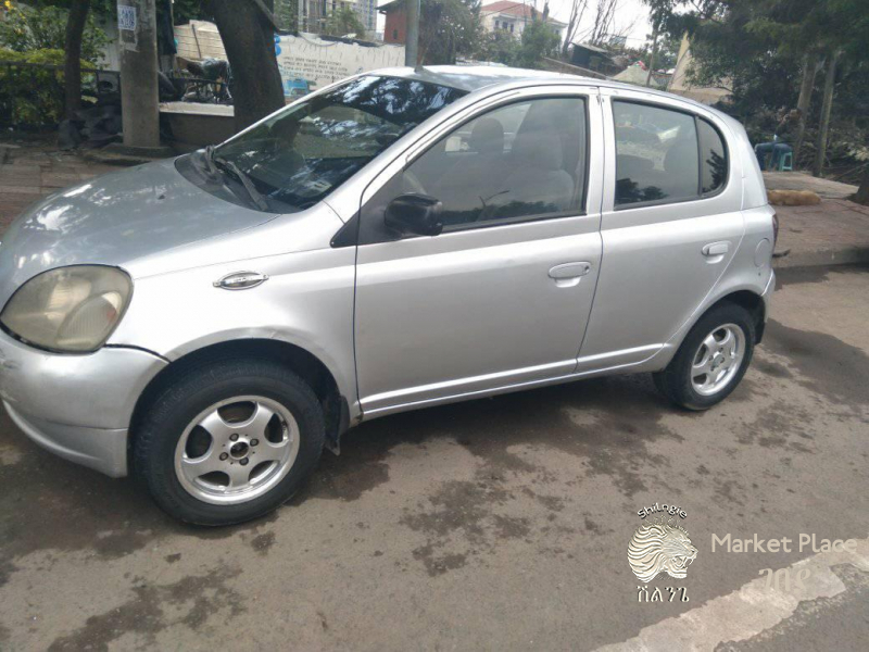 Toyota vitz yaris 1999 model