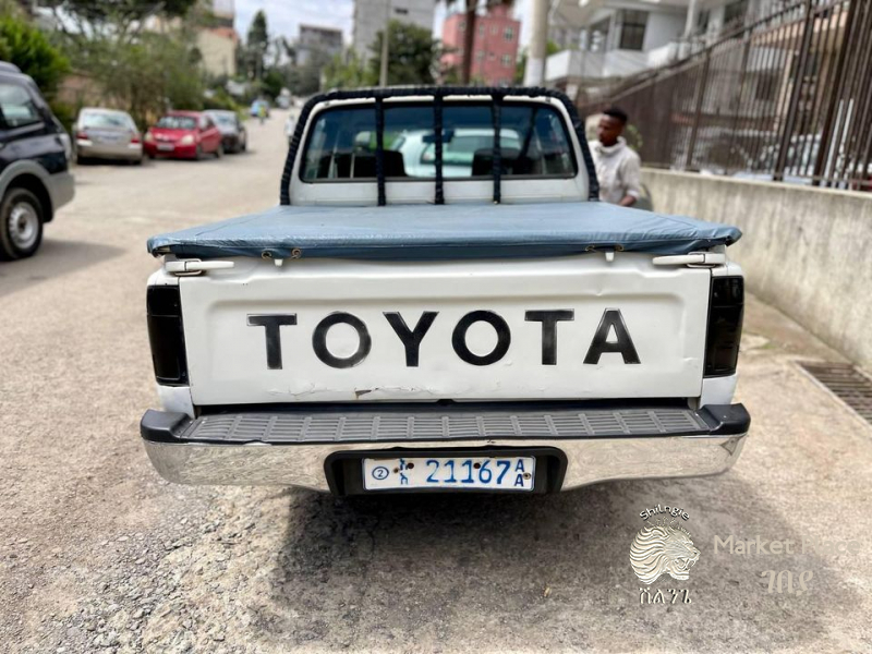 Toyota  Hilux