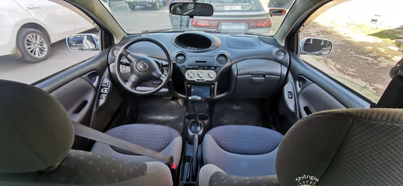 TOYOTA VITZ 2004