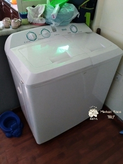 Slightly used 10.2kg Hicence washing machine