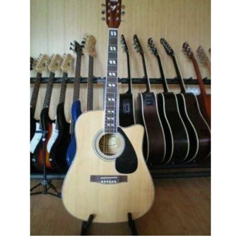 Yamaha box guitar 