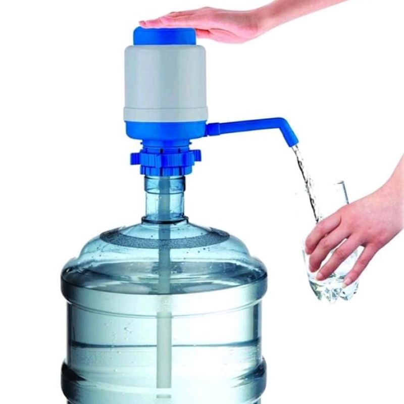 Manual water dispenser